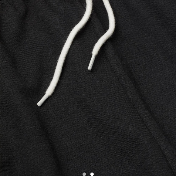 H&M Black High Waisted Sweatshorts XS NWT - Picture 2 of 3